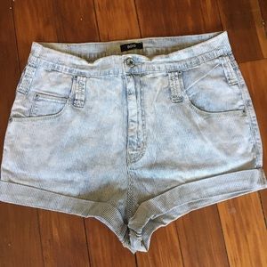BDG Distressed Seer Sucker Shorts 30W